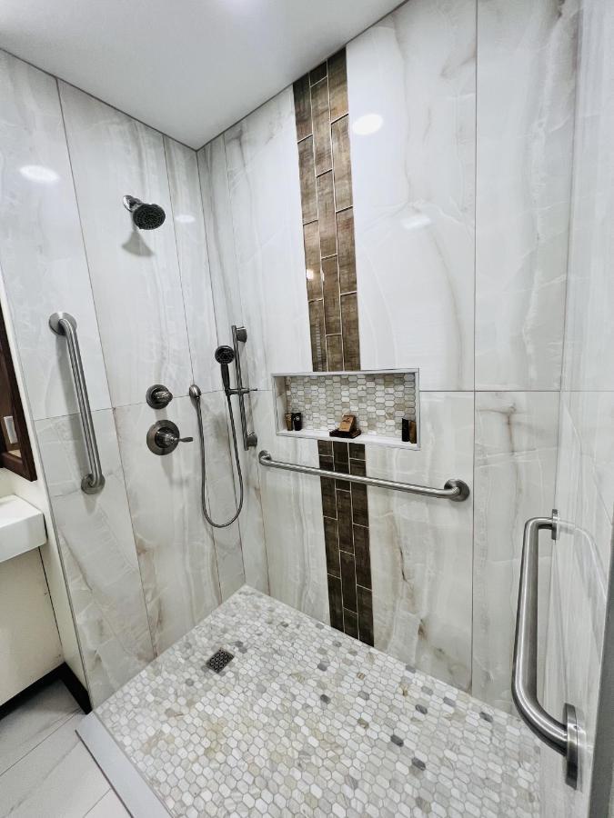 Monterey Inn מראה חיצוני תמונה